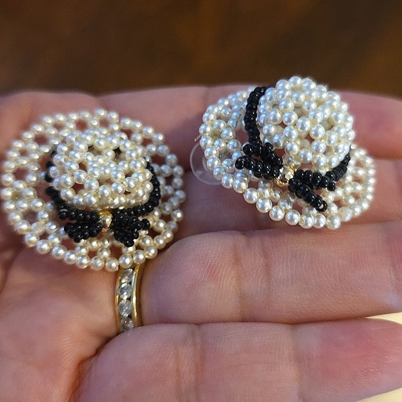 Pearl Hat Earrings - Picture 1 of 7